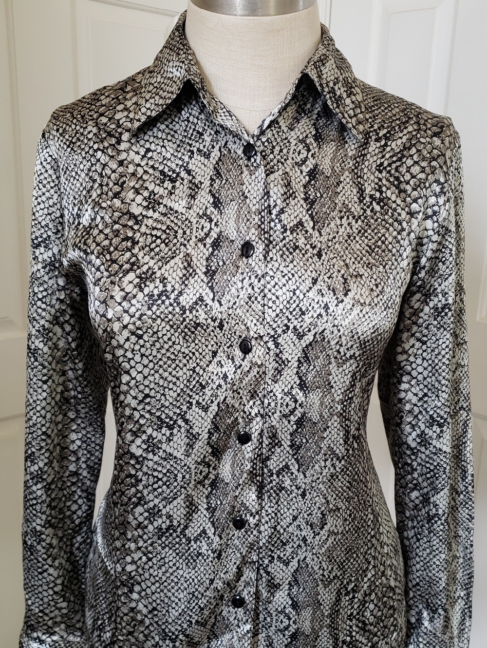 Vintage Notations Silky Snake Print Button Down Blouse Grey White Petite Small - Picture 5 of 15